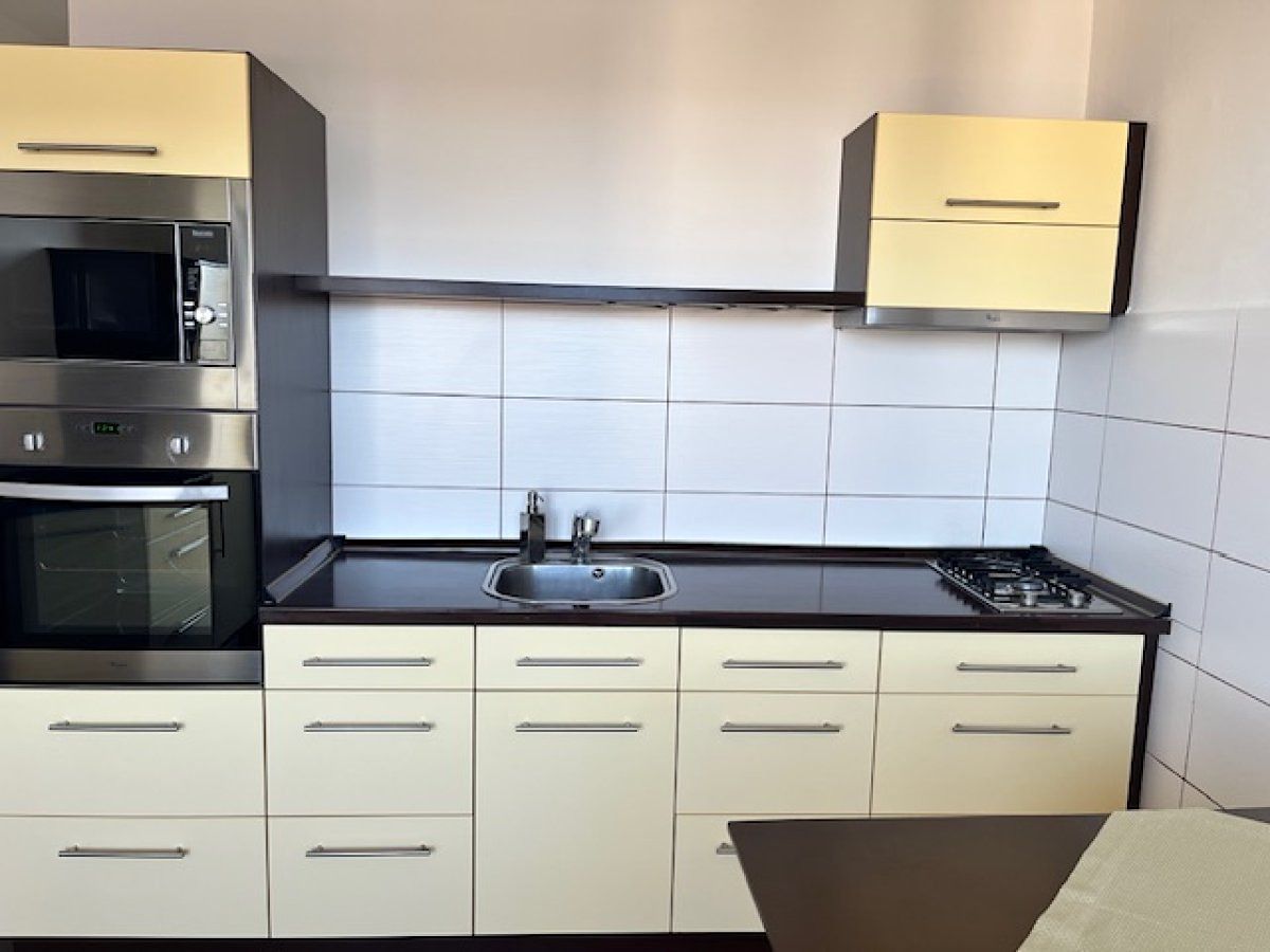 Pronájem bytu 2+1 78 m² – fotografie 3