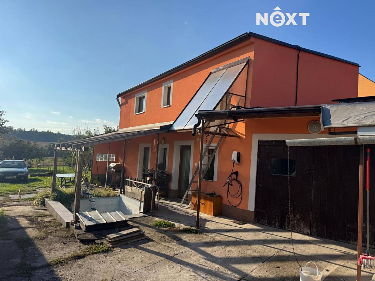 Prodej rodinného domu 240 m², pozemek 1115 m² – fotografie 3