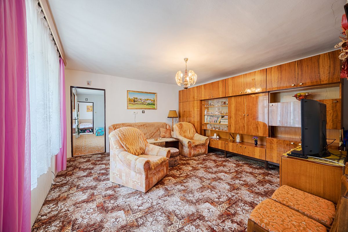 Prodej rodinného domu 240 m², pozemek 407 m² – fotografie 3