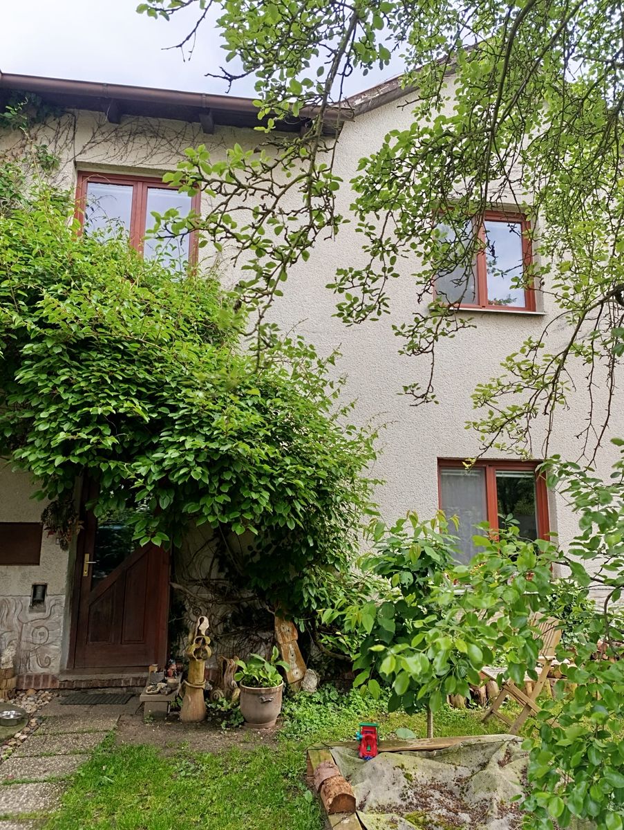 Prodej rodinného domu 205 m², pozemek 357 m² – fotografie 2