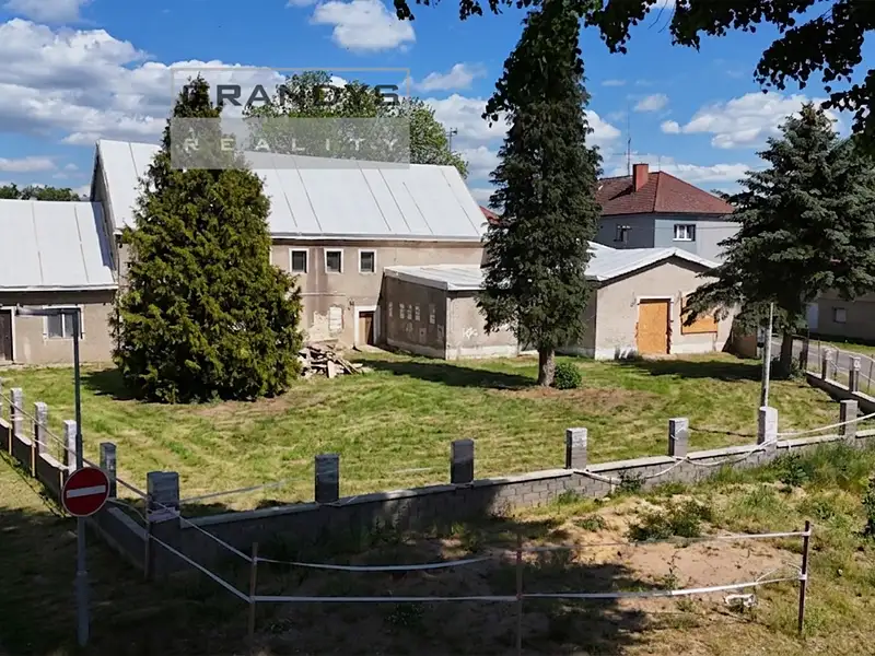 Prodej ubytovacího zařízení 630 m², Okna – náhled fotky 3