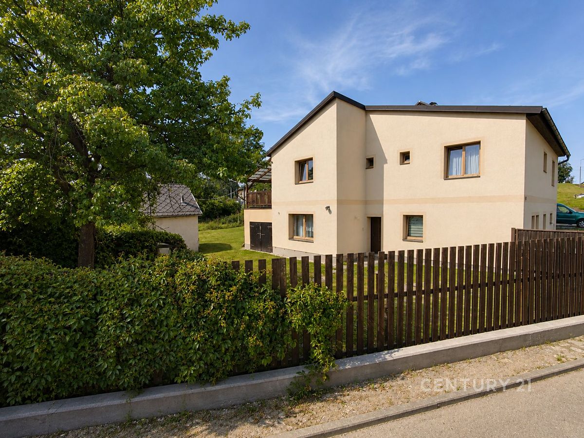 Prodej rodinného domu 238 m², pozemek 1086 m²