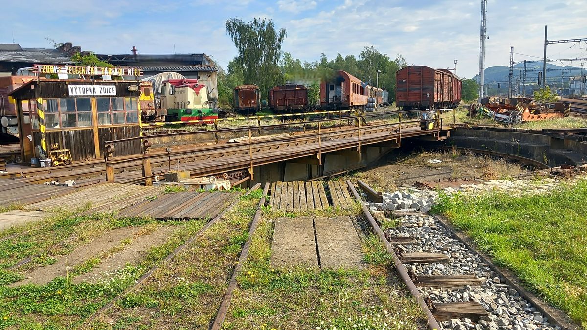Prodej komerční nemovitosti 6100 m²