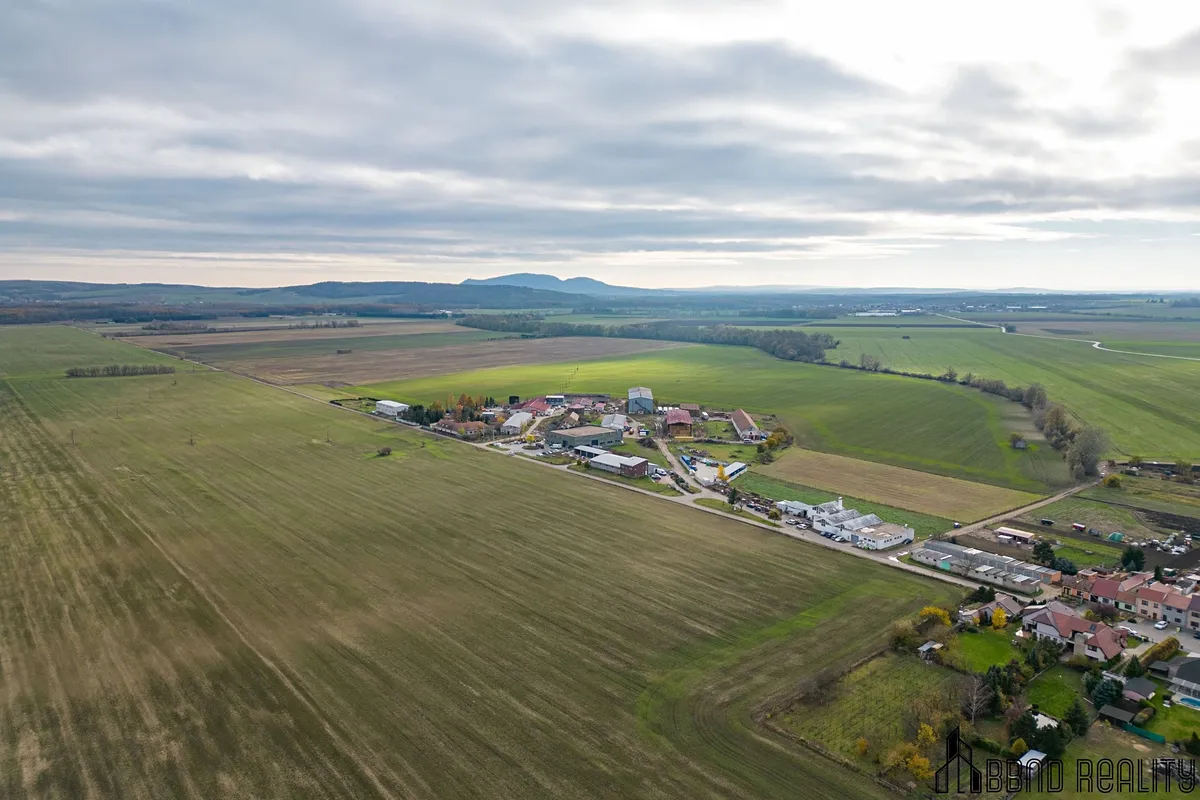 Prodej stavebního pozemku 3803 m² — fotografie 9