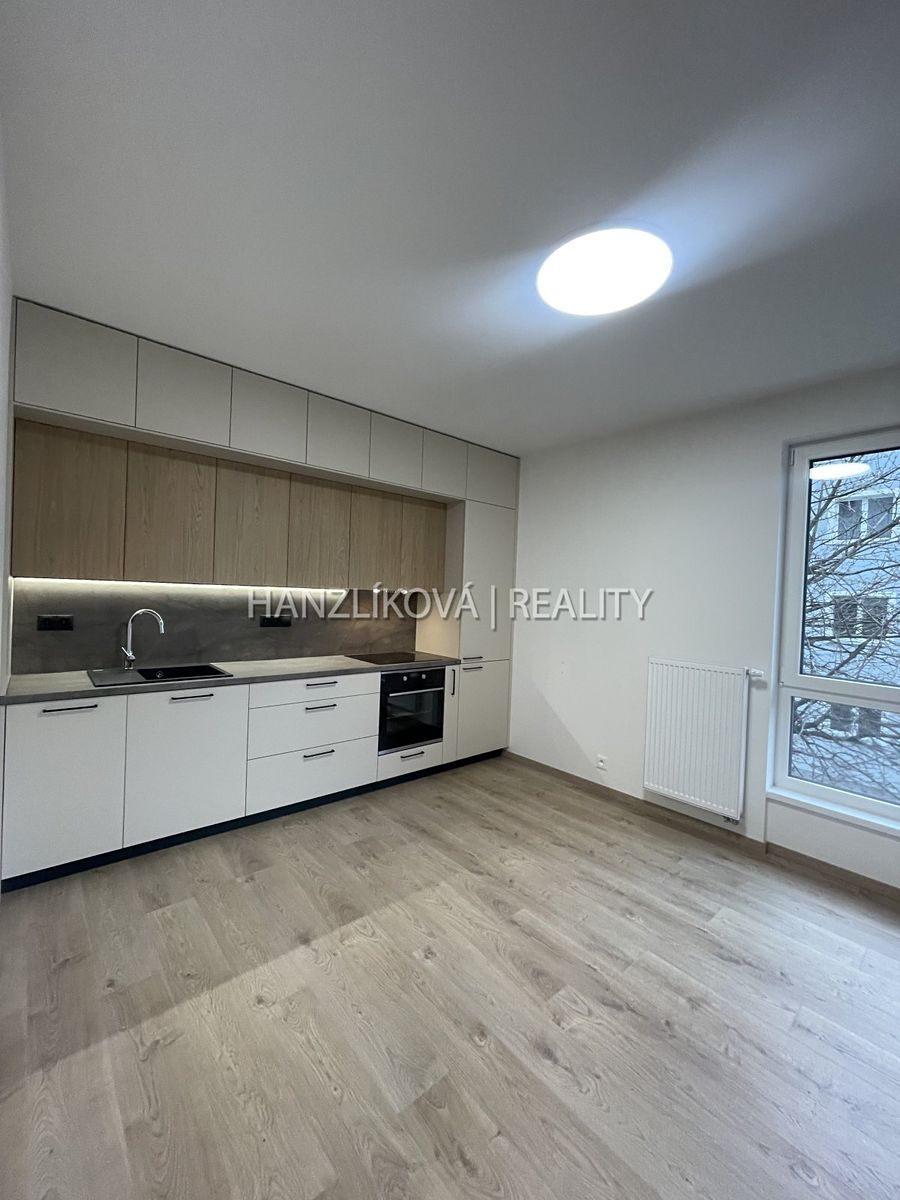 Pronájem bytu 2+kk 40 m² – fotografie 3