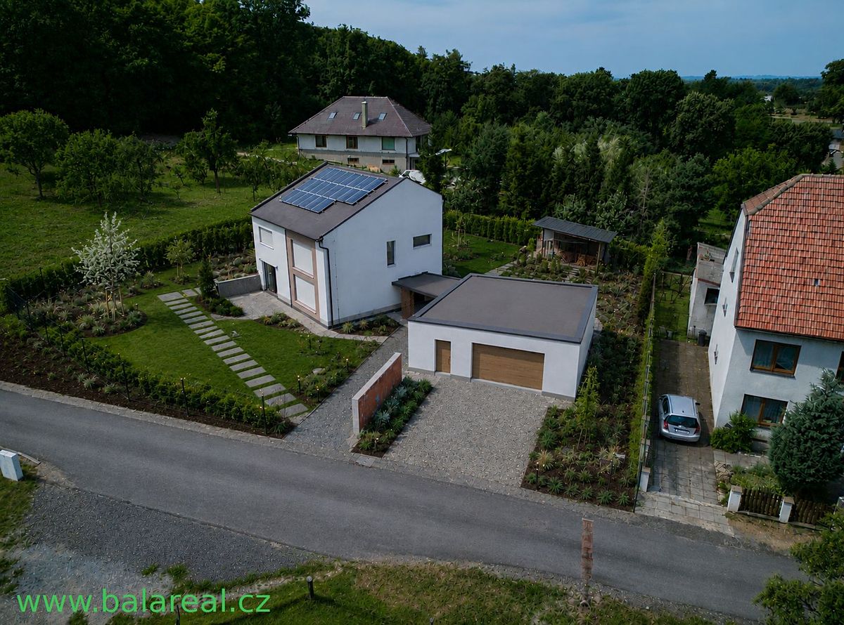 Prodej rodinného domu 147 m², pozemek 1059 m² – fotografie 2
