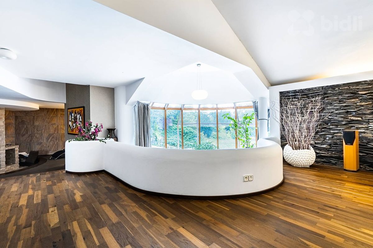 Prodej rodinného domu 1250 m², pozemek 3153 m² – fotografie 2