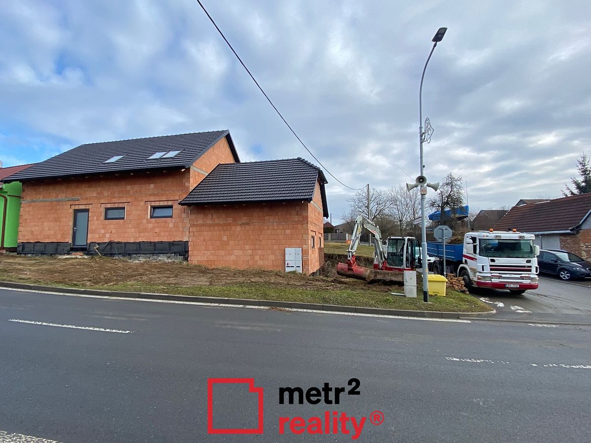Prodej rodinného domu 174 m², pozemek 298 m² – fotografie 3