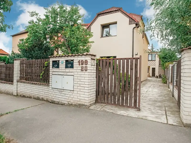 Prodej rodinného domu 277 m², pozemek 411 m², Praha – náhled fotky 2