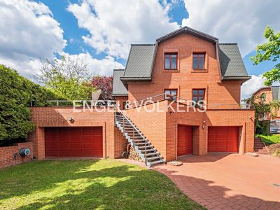 Prodej vily 385 m², pozemek 727 m²