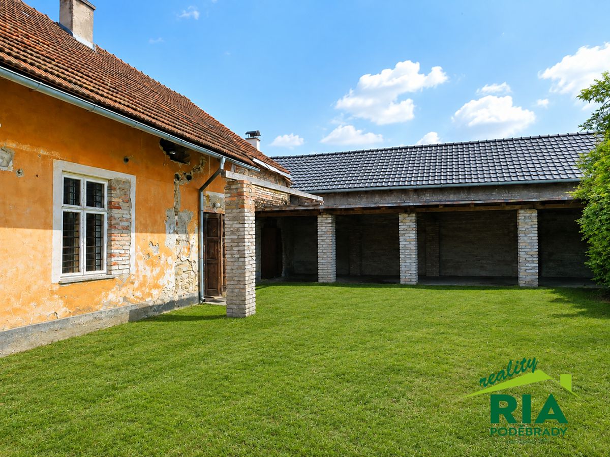 Prodej rodinného domu 360 m², pozemek 632 m² – fotografie 2