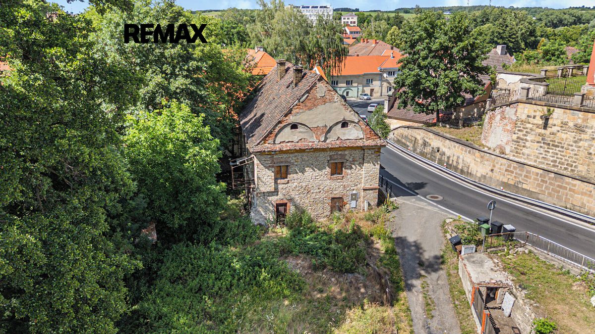 Prodej rodinného domu 360 m², pozemek 410 m² – fotografie 3