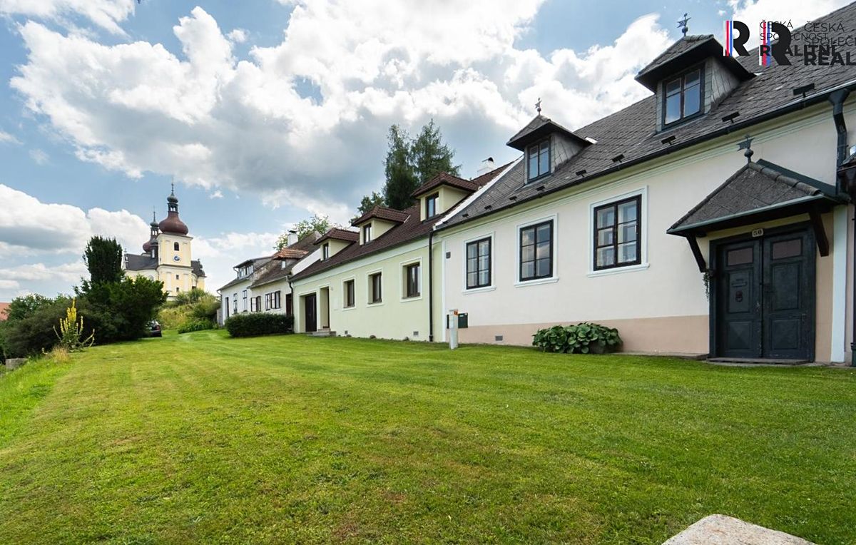 Prodej rodinného domu 387 m², pozemek 6108 m² – fotografie 2