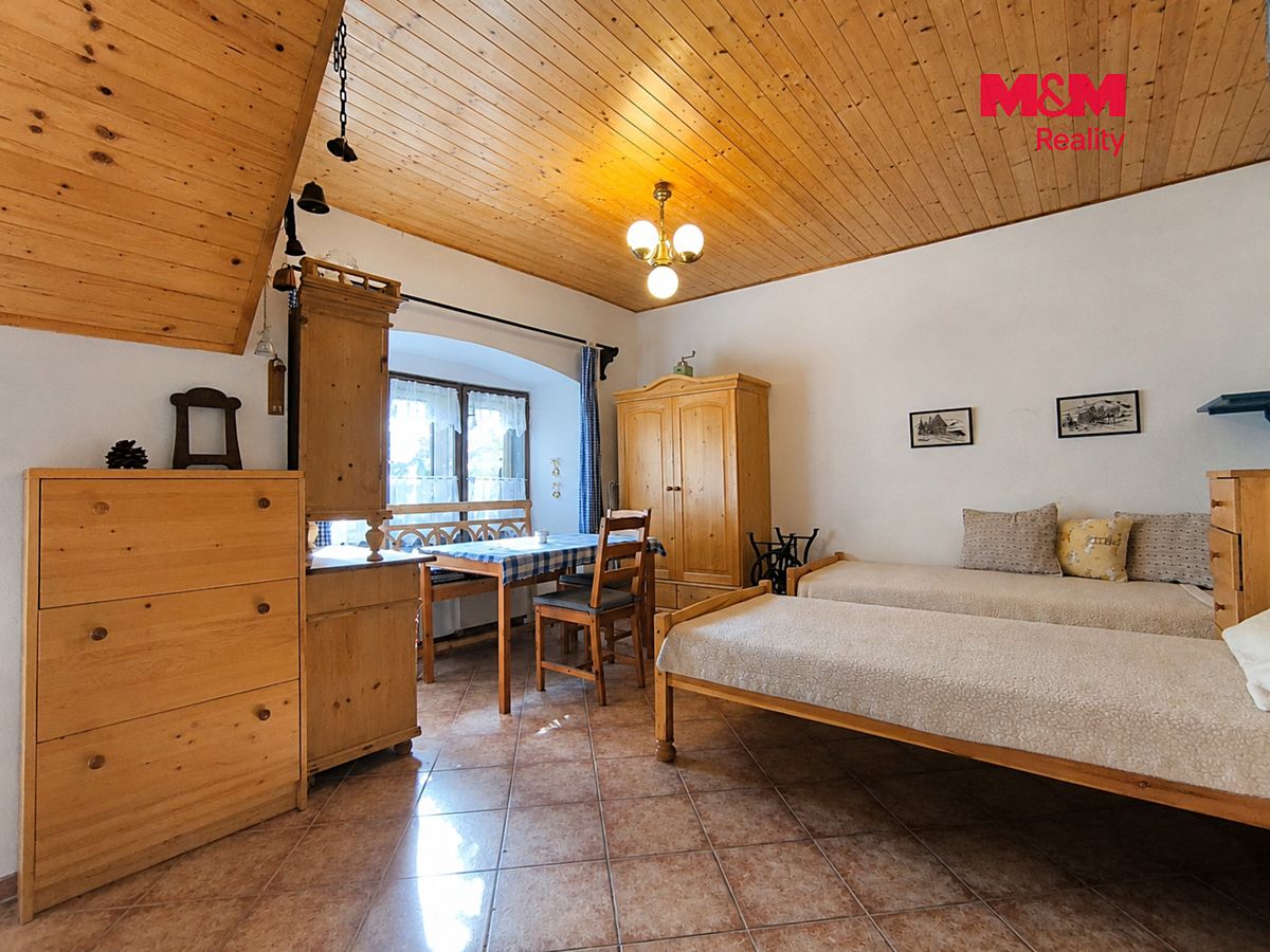 Prodej rodinného domu 114 m², pozemek 719 m² – fotografie 2
