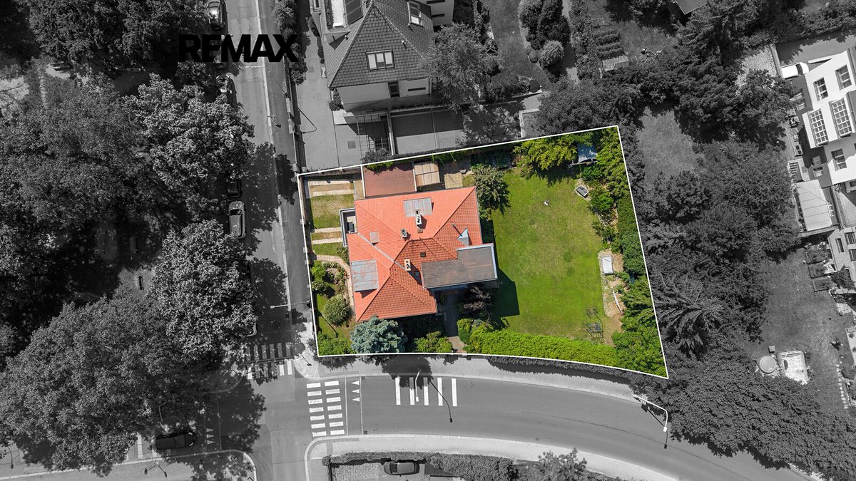 Prodej vily 400 m², pozemek 1009 m² – fotografie 2