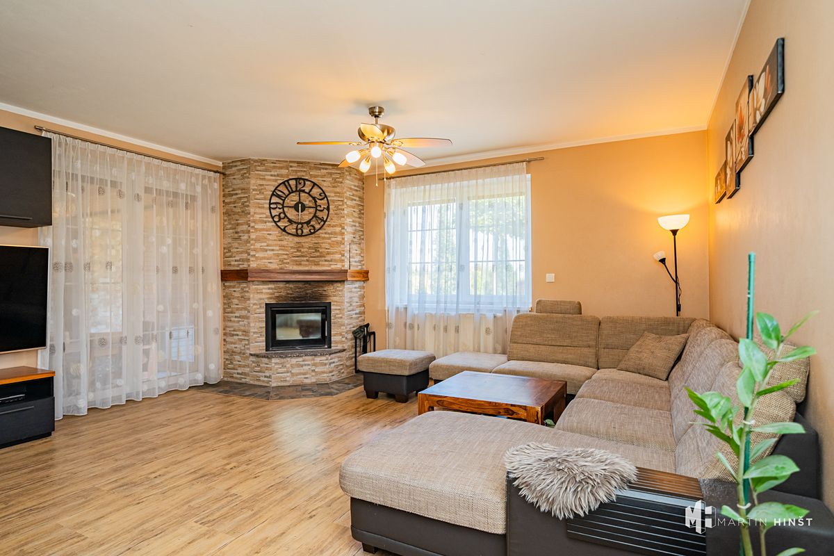 Prodej rodinného domu 153 m², pozemek 584 m² – fotografie 2