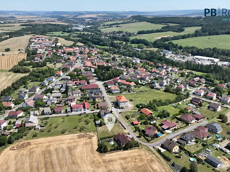 Prodej stavebního pozemku 860 m², Osek – náhled fotky 3