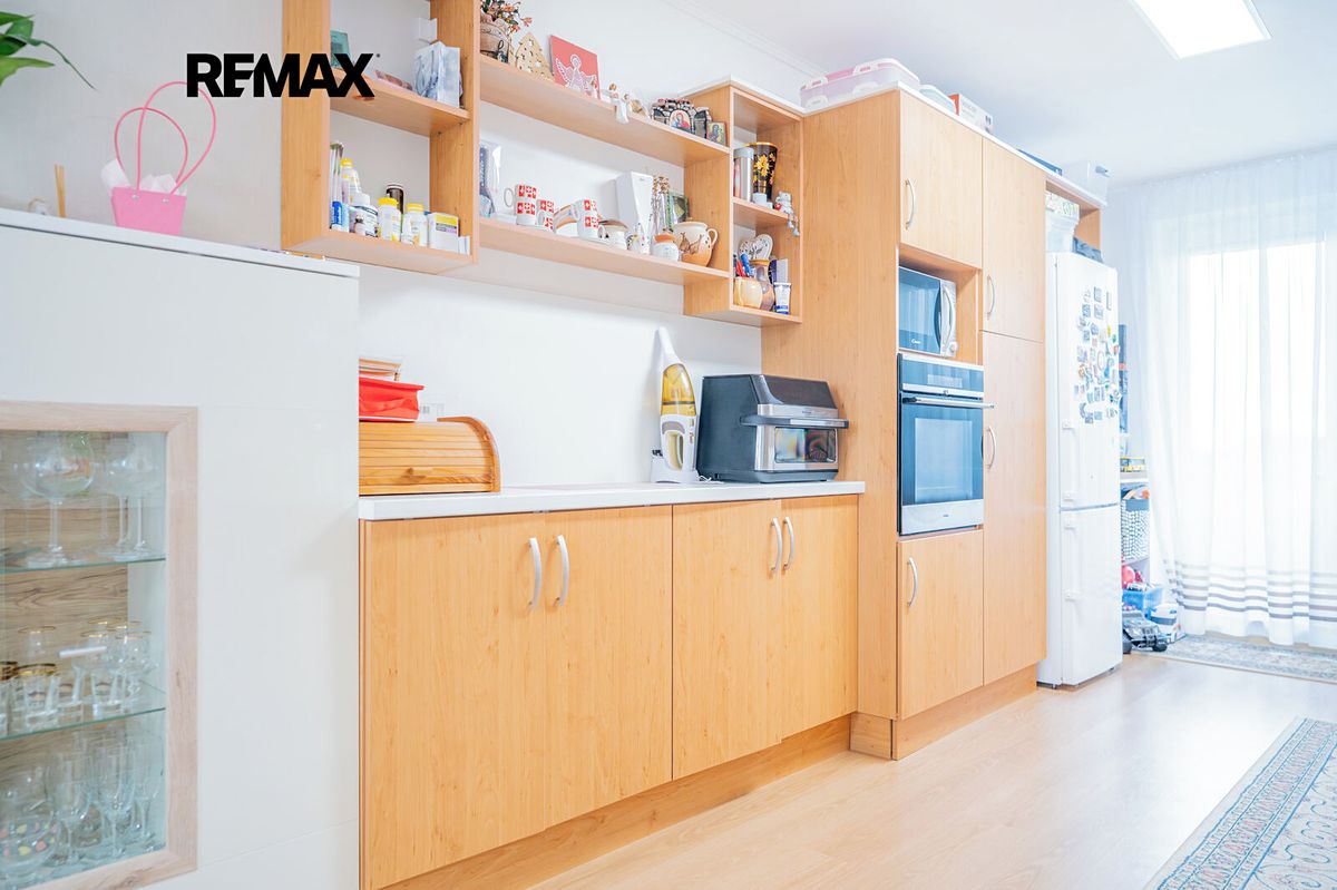Prodej rodinného domu 245 m², pozemek 114 m² – fotografie 4