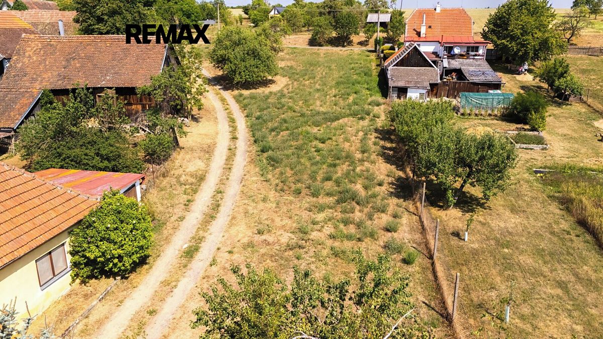 Prodej stavebního pozemku 1129 m² – fotografie 2