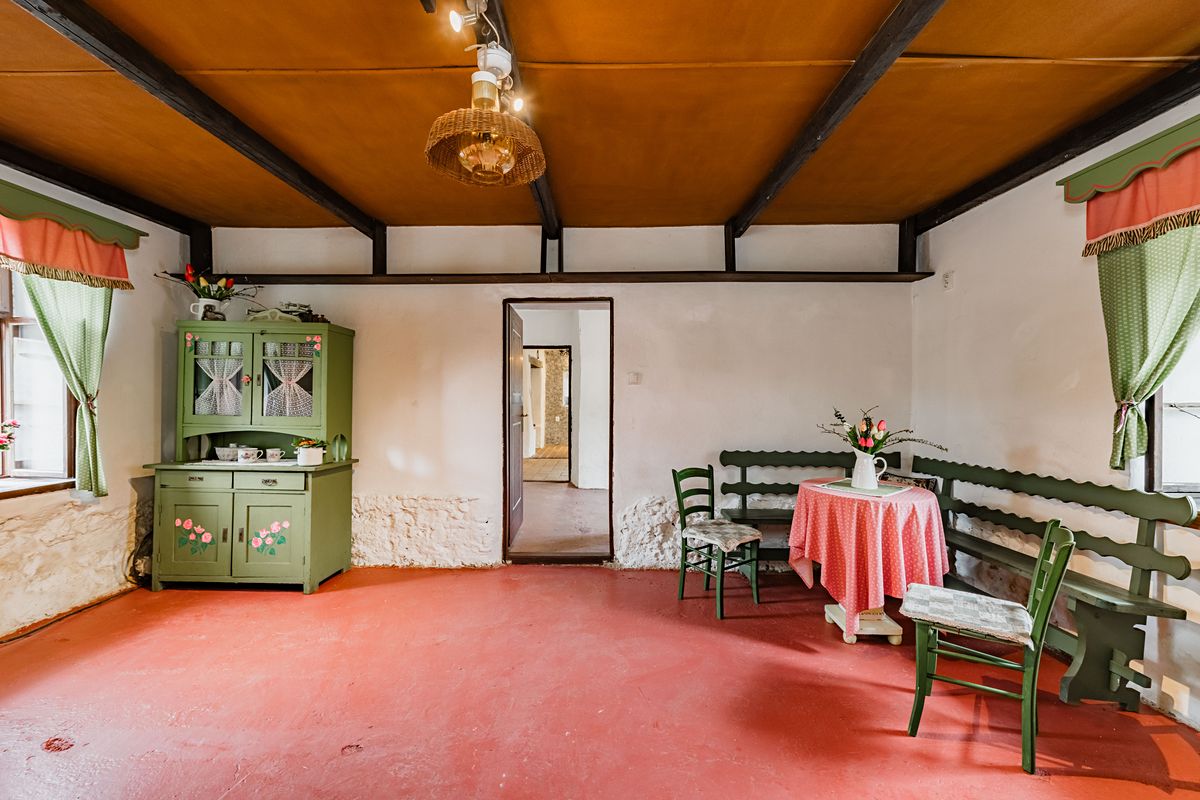 Prodej rodinného domu 259 m², pozemek 761 m² – fotografie 4