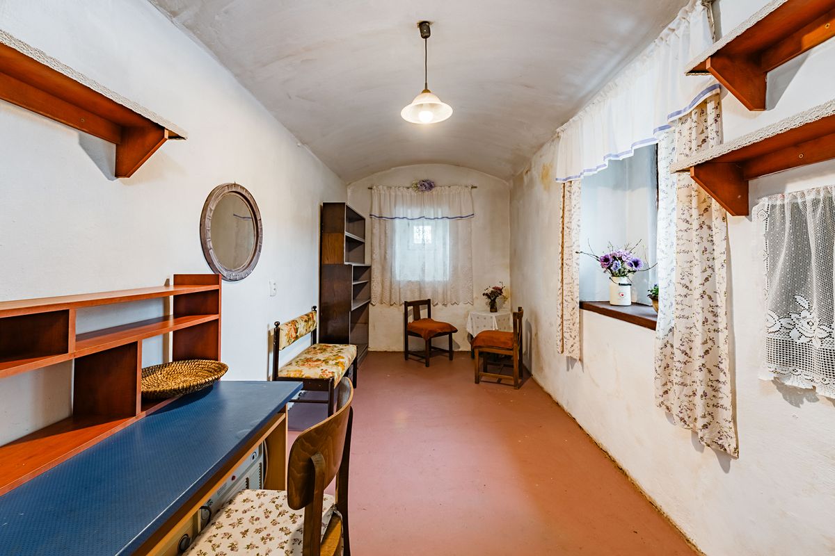 Prodej rodinného domu 259 m², pozemek 761 m² – fotografie 3