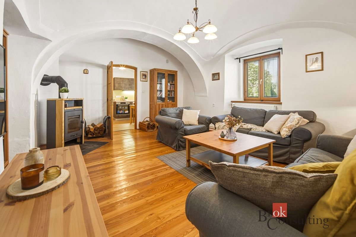 Prodej rodinného domu 176 m², pozemek 604 m² – fotografie 2
