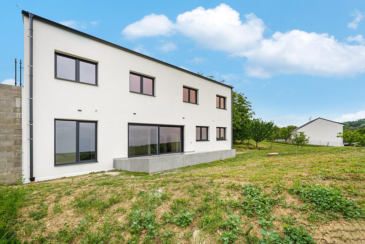 Prodej rodinného domu 220 m², pozemek 525 m² – fotografie 3