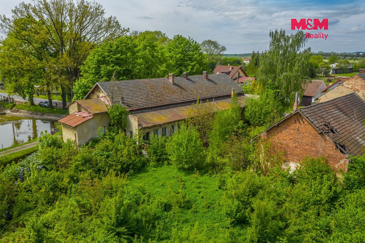 Prodej rodinného domu 300 m², pozemek 2458 m² – fotografie 3