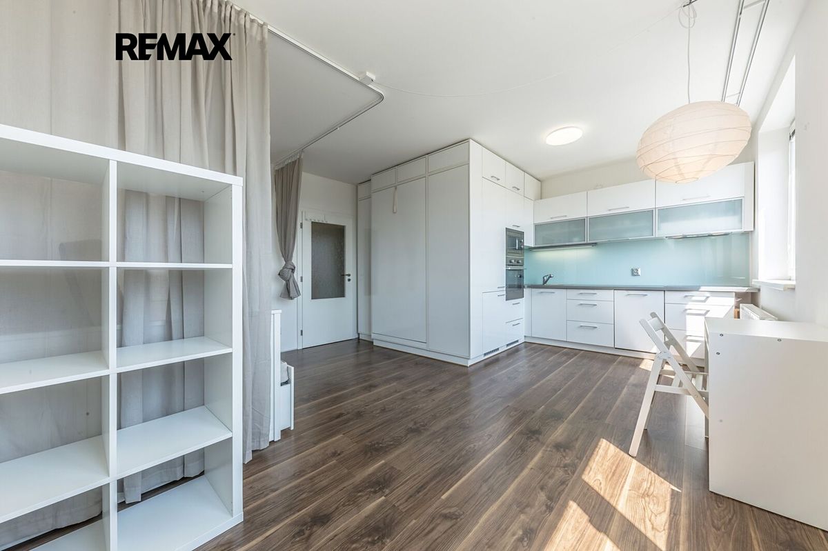 Pronájem bytu 1+kk 30 m², Klecany – fotka 1 z 3