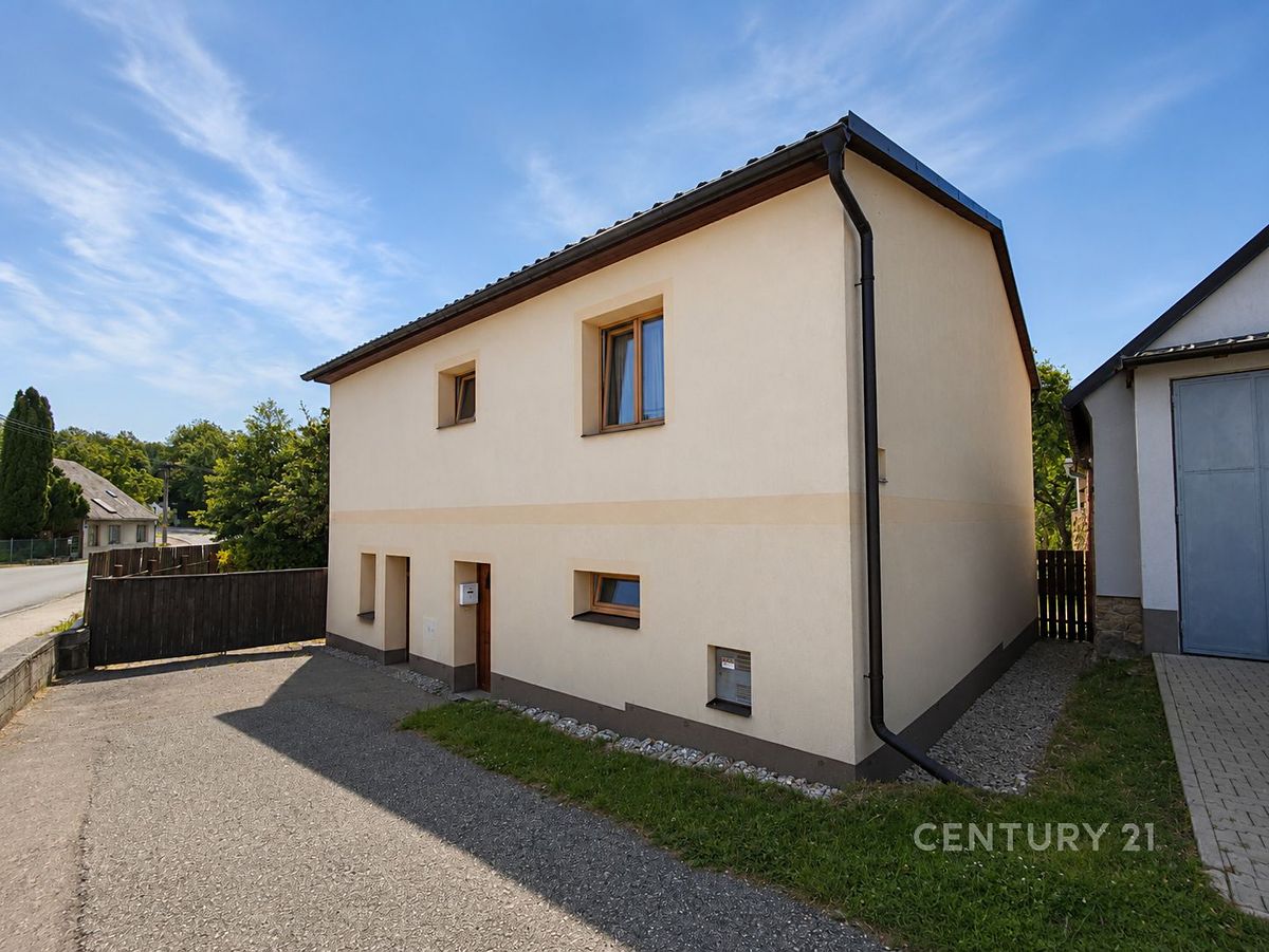 Prodej rodinného domu 238 m², pozemek 1086 m² – fotografie 2