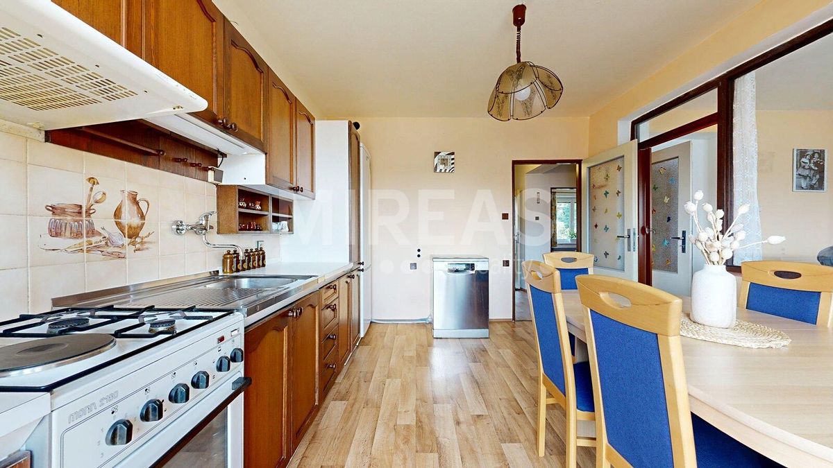Prodej rodinného domu 221 m², pozemek 280 m² – fotografie 5