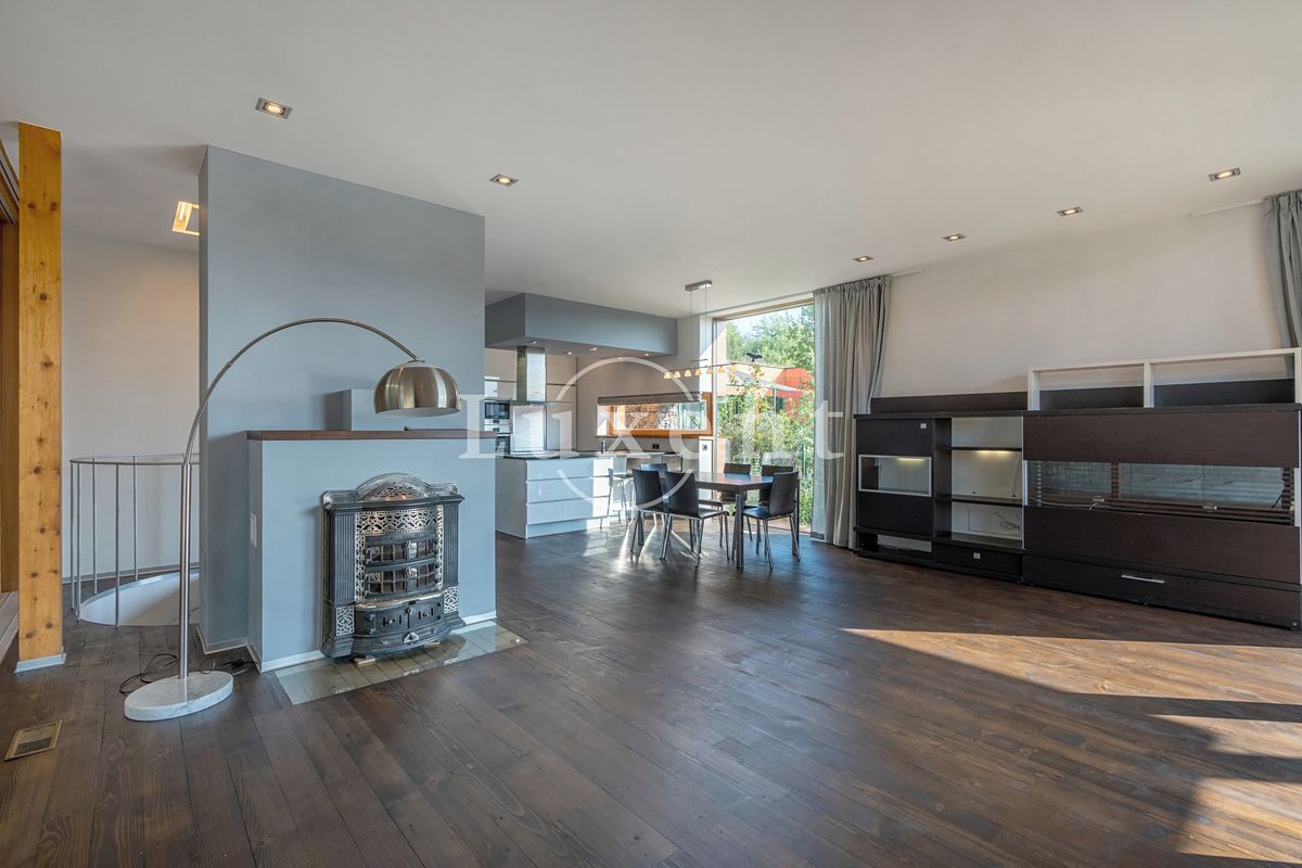 Prodej rodinného domu 261 m², pozemek 1135 m² – fotografie 3