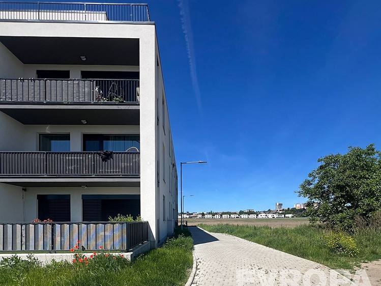 Pronájem bytu 3+kk, 74 m² (15 z 15)