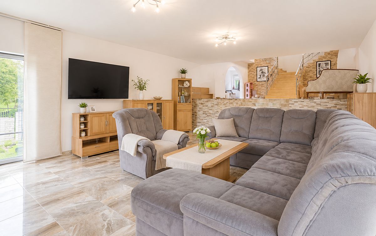 Prodej rodinného domu 449 m², pozemek 1020 m² – fotografie 5