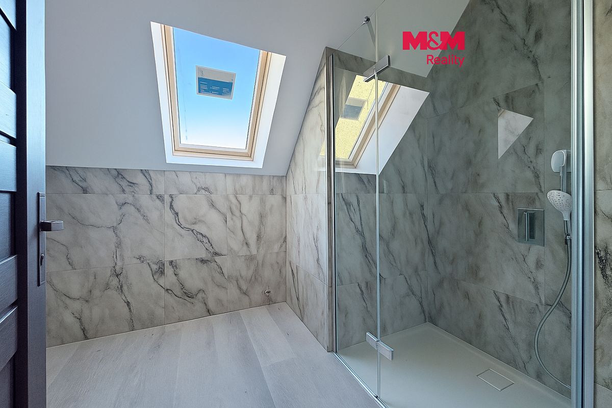 Prodej rodinného domu 202 m², pozemek 1592 m²