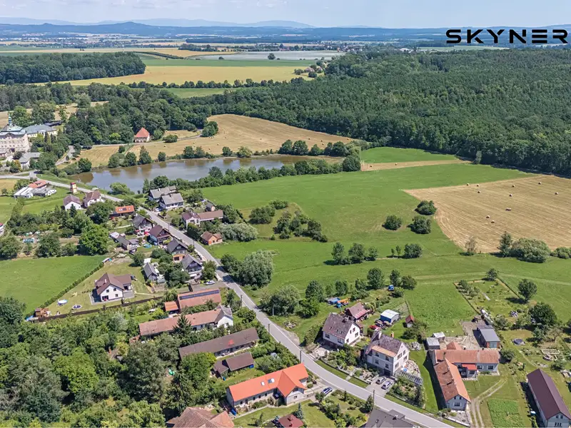 Prodej stavebního pozemku 7056 m², Jičíněves – náhled fotky 3