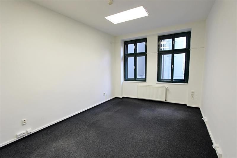 Pronájem kanceláře 48 m² – fotografie 3