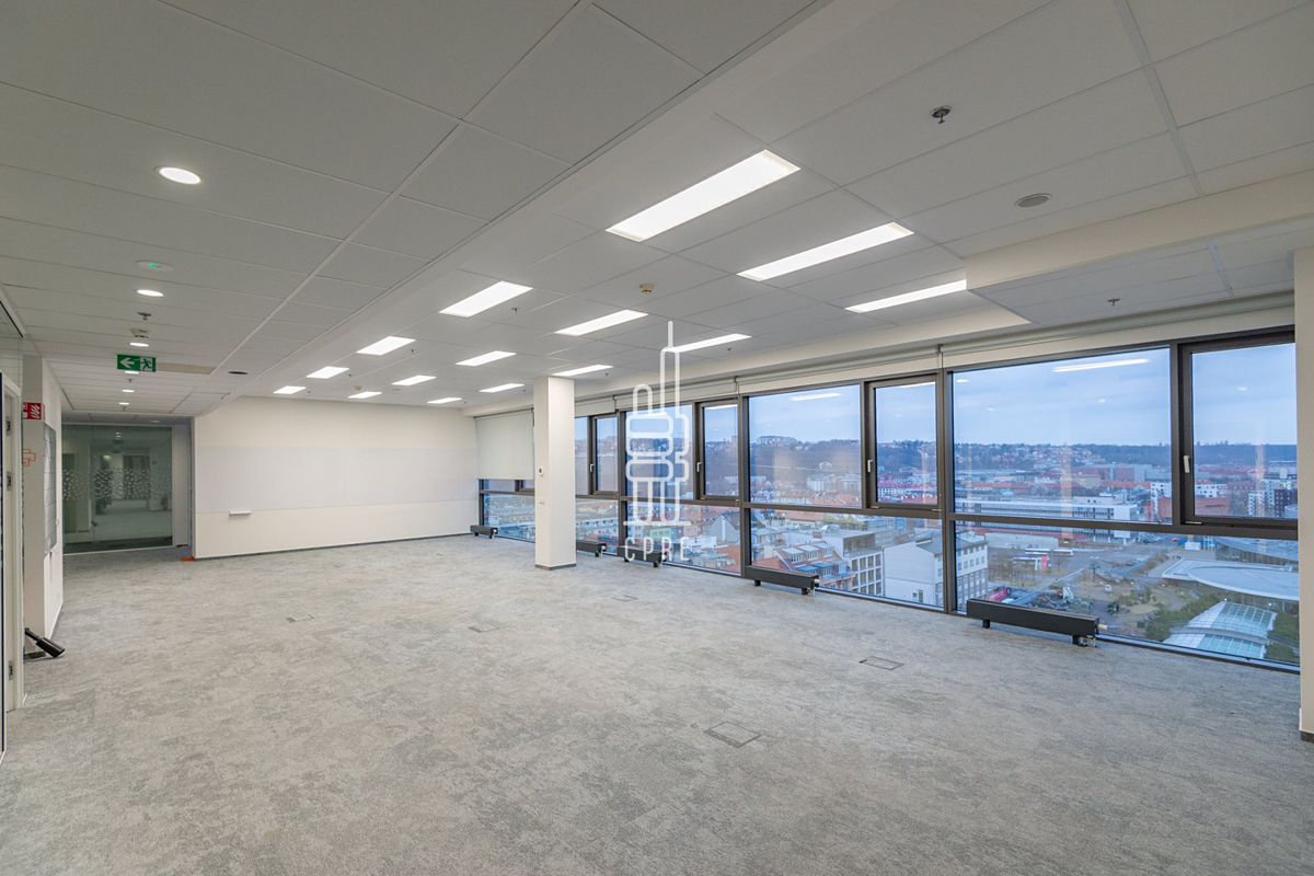 Pronájem kanceláře 1116 m² – fotografie 2