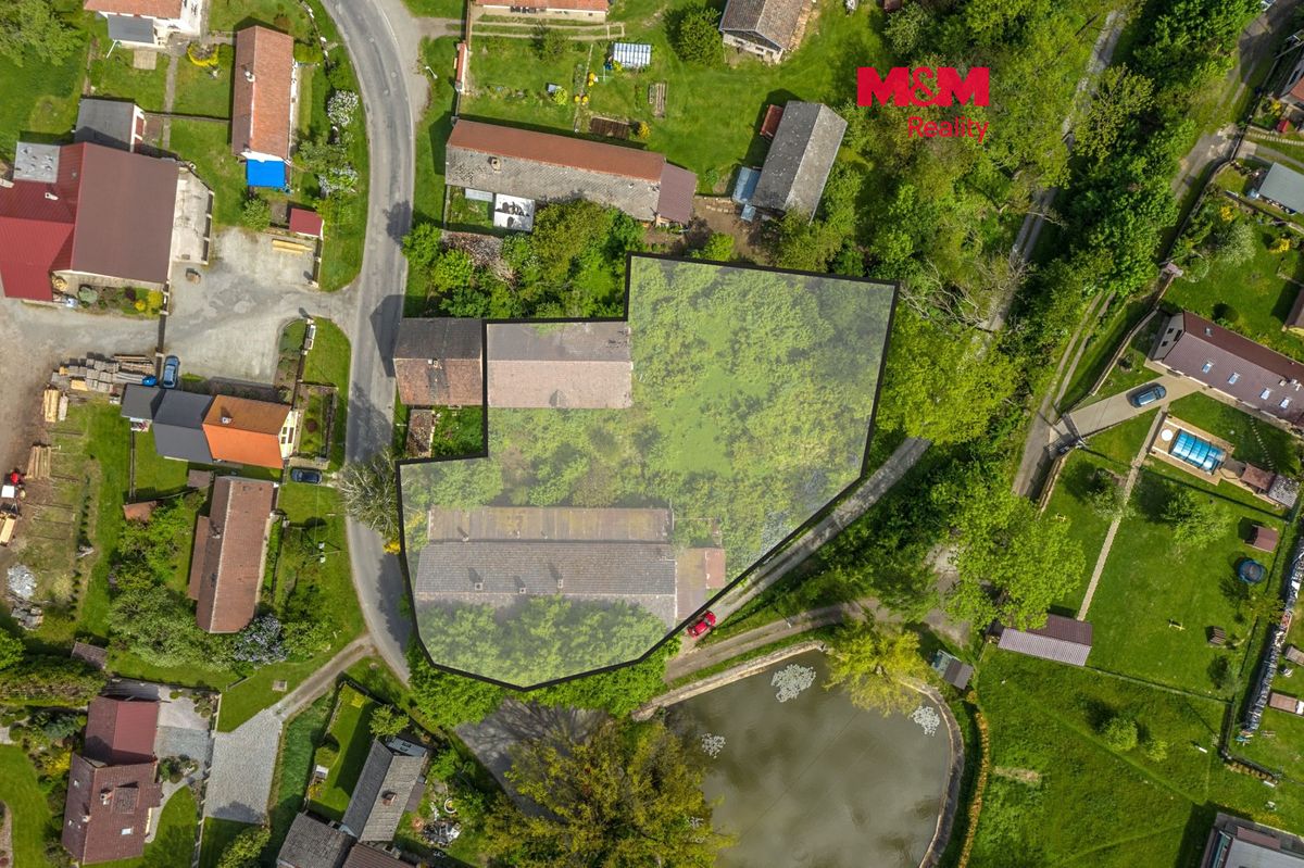 Prodej rodinného domu 300 m², pozemek 2458 m²