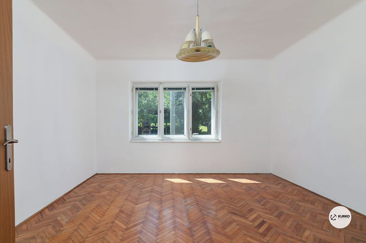 Prodej rodinného domu 270 m², pozemek 1695 m² – fotografie 4