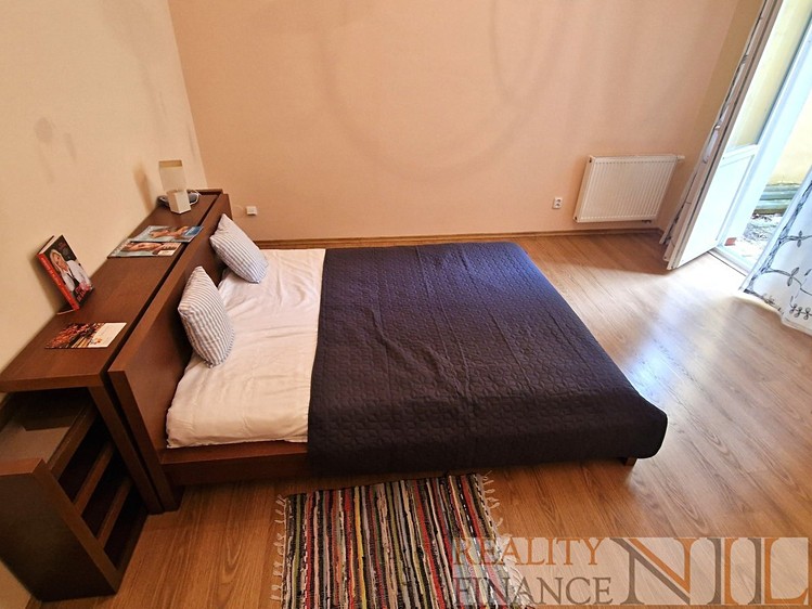 Pronájem bytu 2+kk, 74 m² (7 z 20)