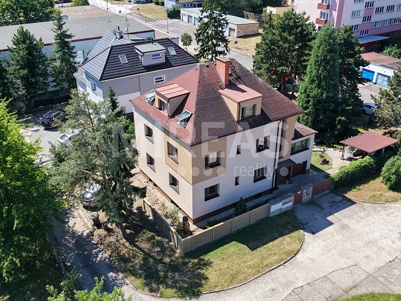 Mladá Boleslav, prodej bytu 4+1, 88 m2 + sklepy 59 m2 a gará