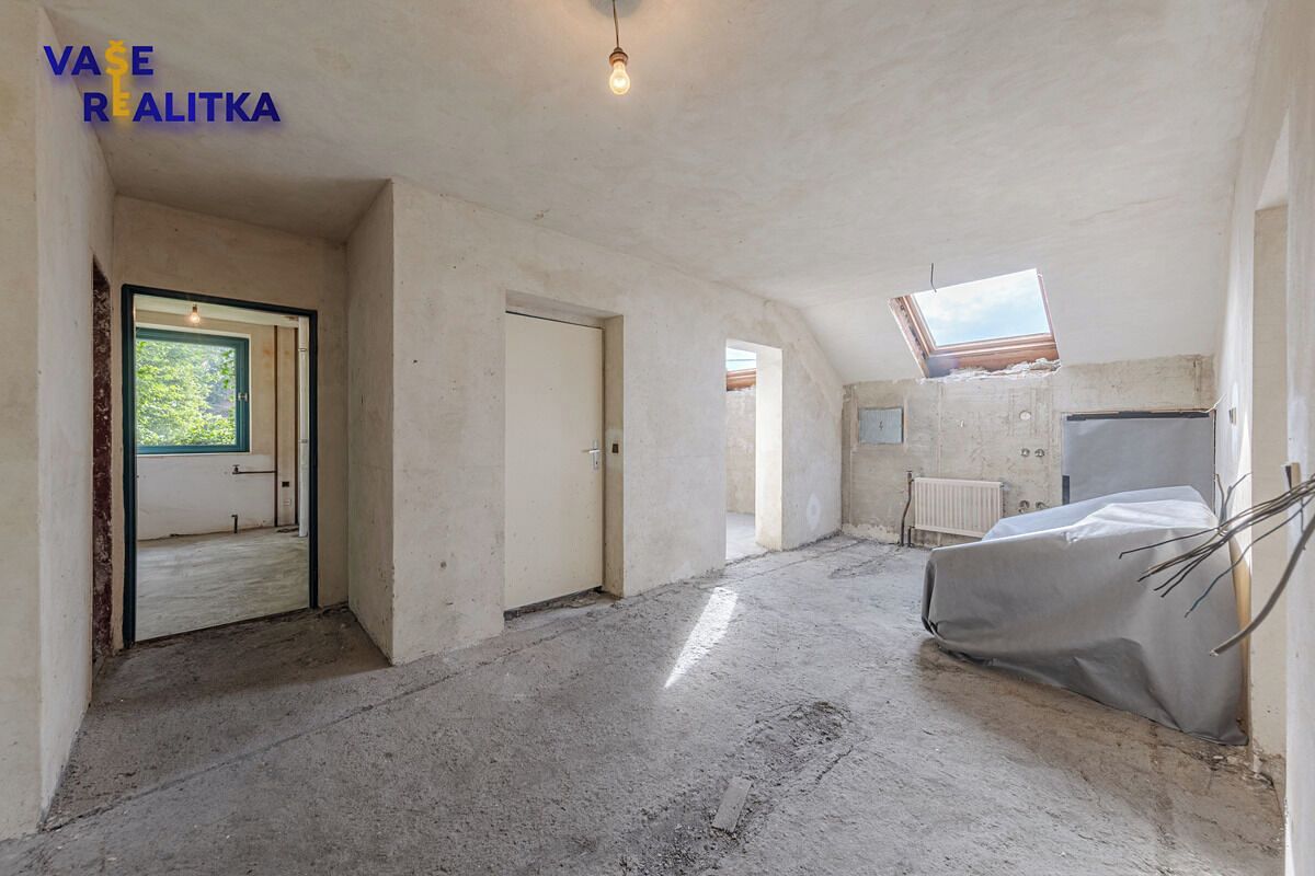 Prodej rodinného domu 204 m², pozemek 976 m² – fotografie 3