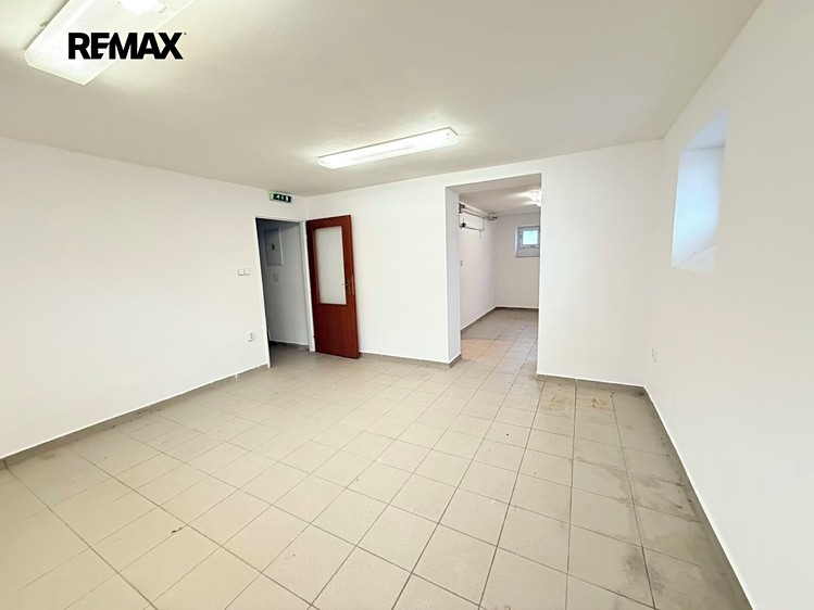 Комерційне приміщення на продаж, 65 м² (13 з 18)