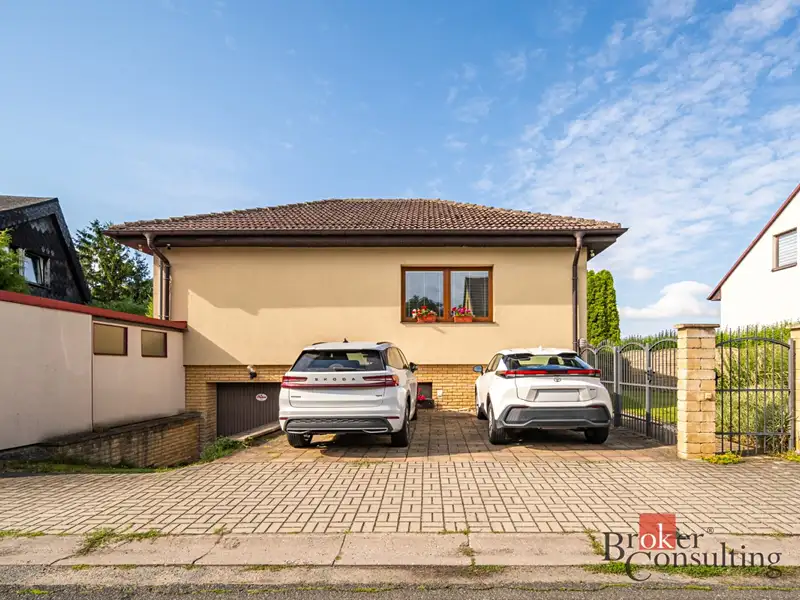 Prodej rodinného domu 270 m², pozemek 2024 m², Krchleby – náhled fotky 1
