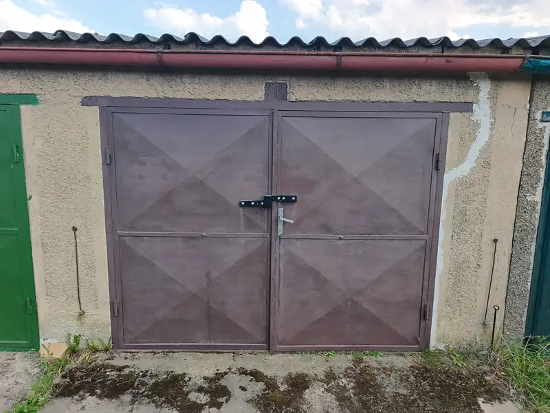 Prodej garáže 23 m², Mníšek pod Brdy – náhled fotky 1