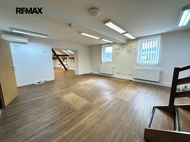 Комерційне приміщення в оренду, 1 076 м² (20 з 32)