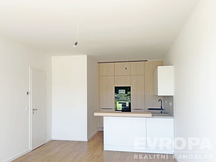 Pronájem bytu 3+kk, 74 m² (4 z 15)