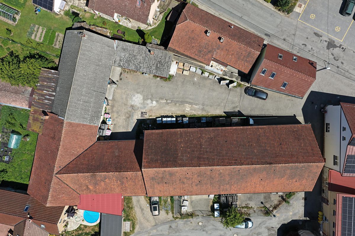 Prodej vícegeneračního domu 1737 m², pozemek 1737 m² – fotografie 2