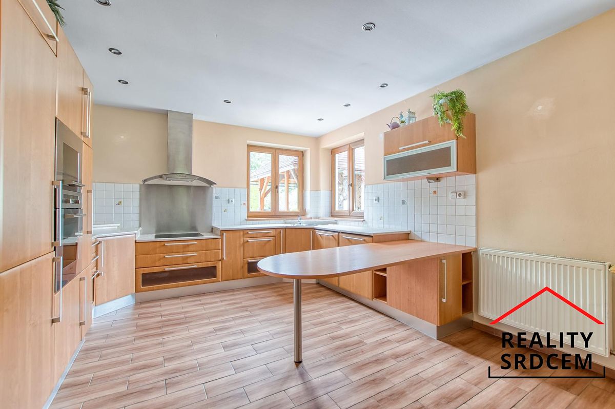 Prodej rodinného domu 170 m², pozemek 921 m² – fotografie 5